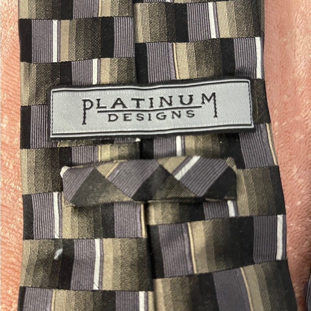 Elegant Black and Green Checkered Tie - Picture 5 of 7